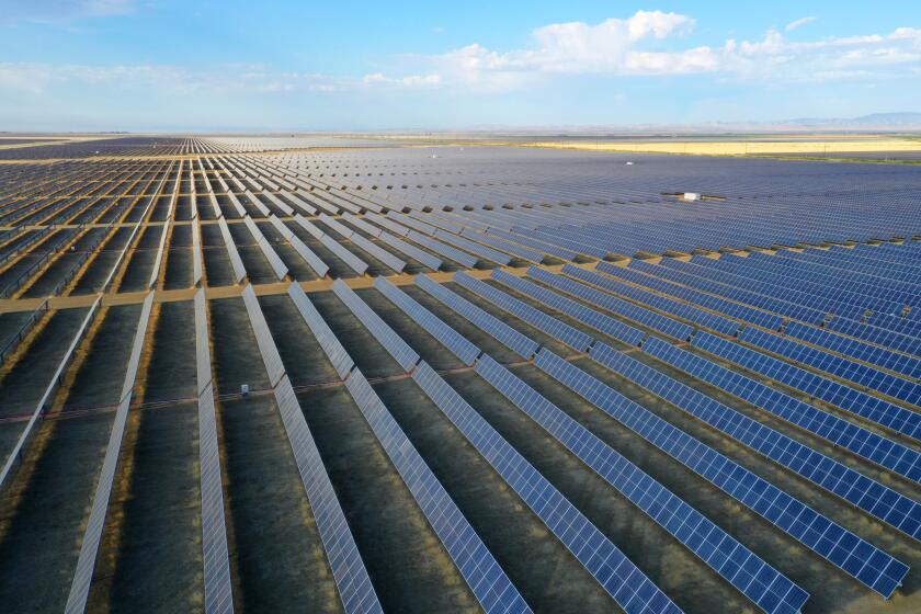 Lemoore, California-July 2021-Westlands Solar Park, near the town of Lemoore in the San Joaquin Valley of California is the largest solar power plant in the United States and could become one of the largest in the world. (Carolyn Cole / Los Angeles Times)